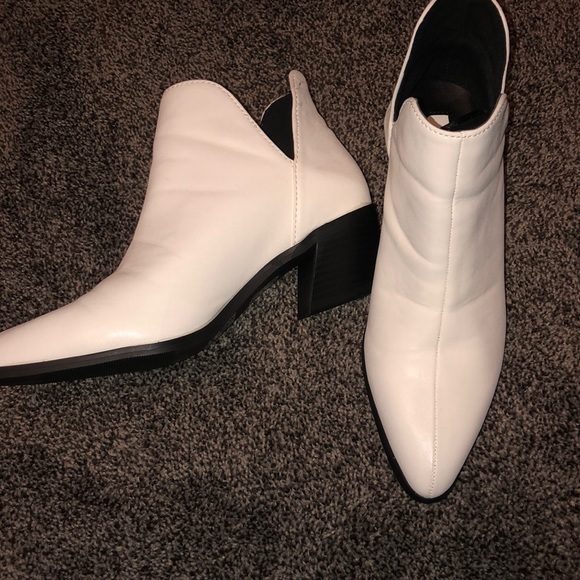 Heel 🥾 - Picture 2 of 3